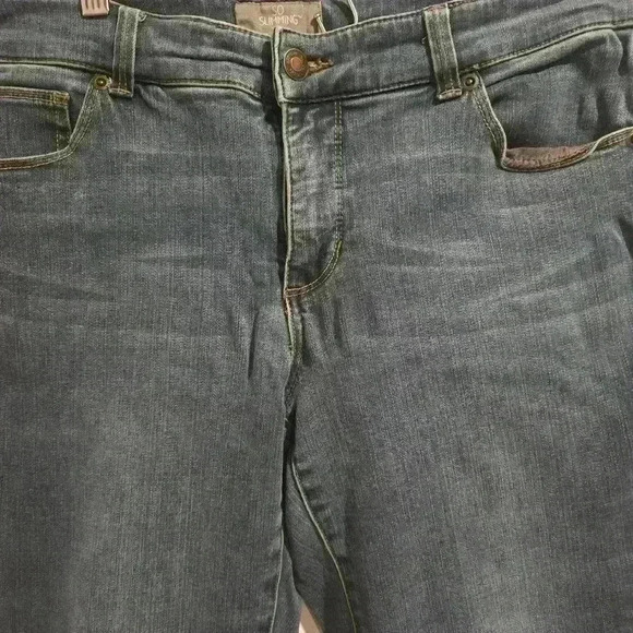 P7010 chico's so slimming  medium wash size  1.5 /32in short - Picture 4 of 9